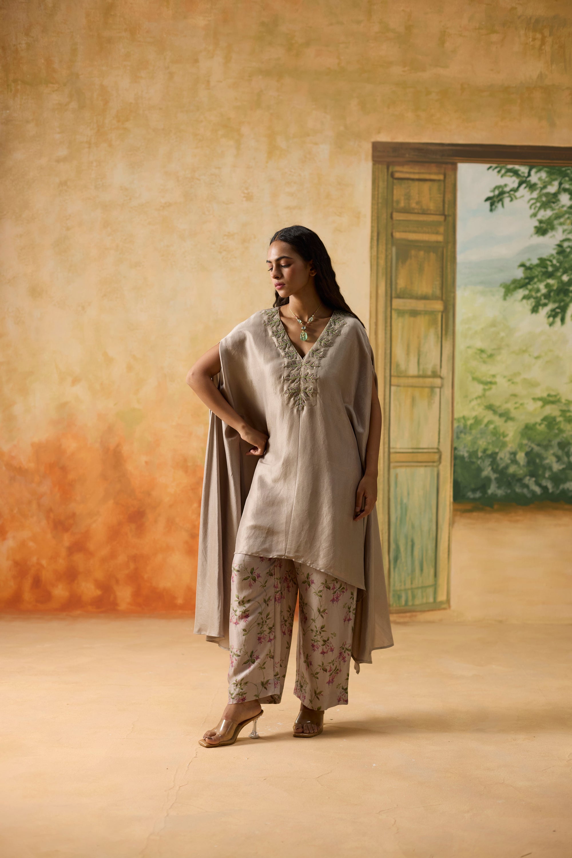 Earlstone Kaftan - Light Grey