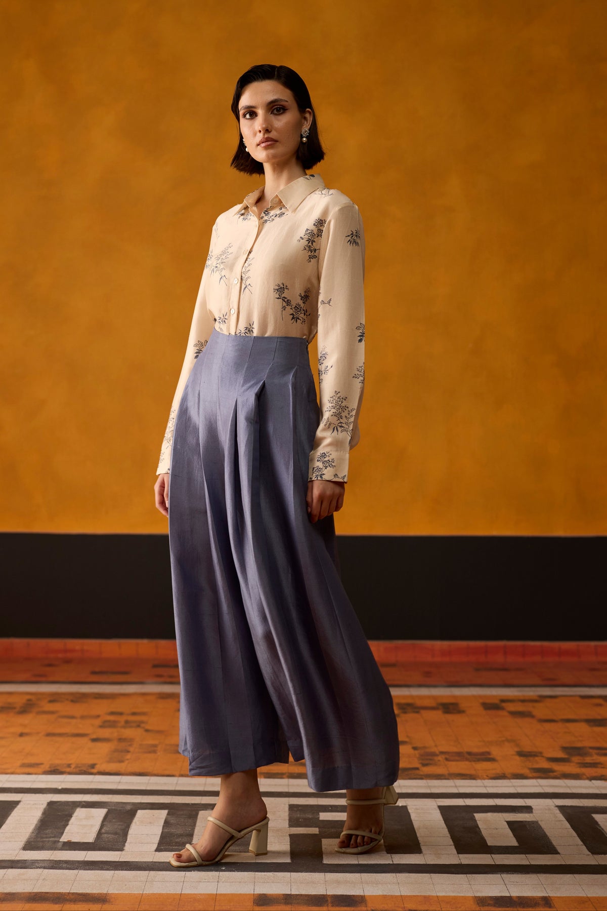 Noa Shirt- Off white and Blue