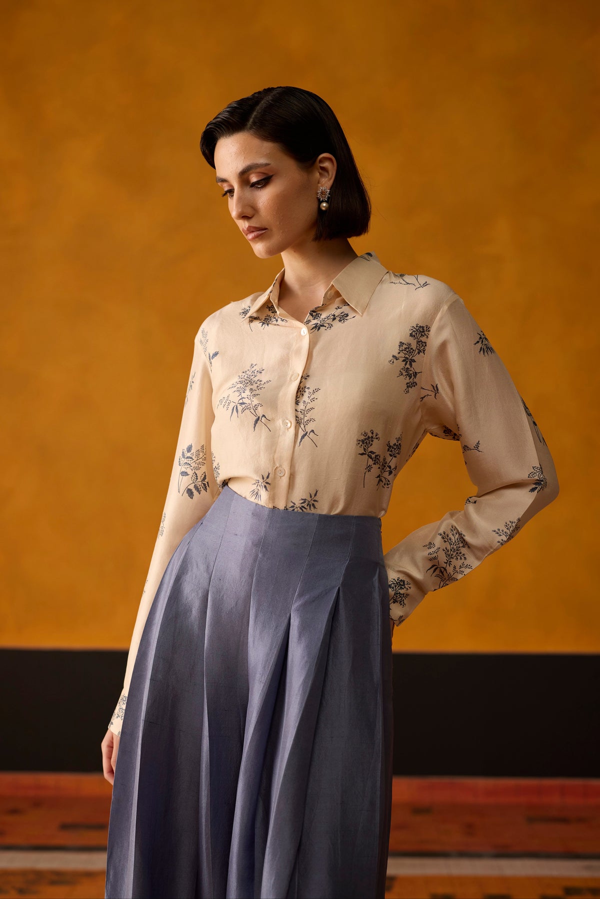 Noa Shirt- Off white and Blue