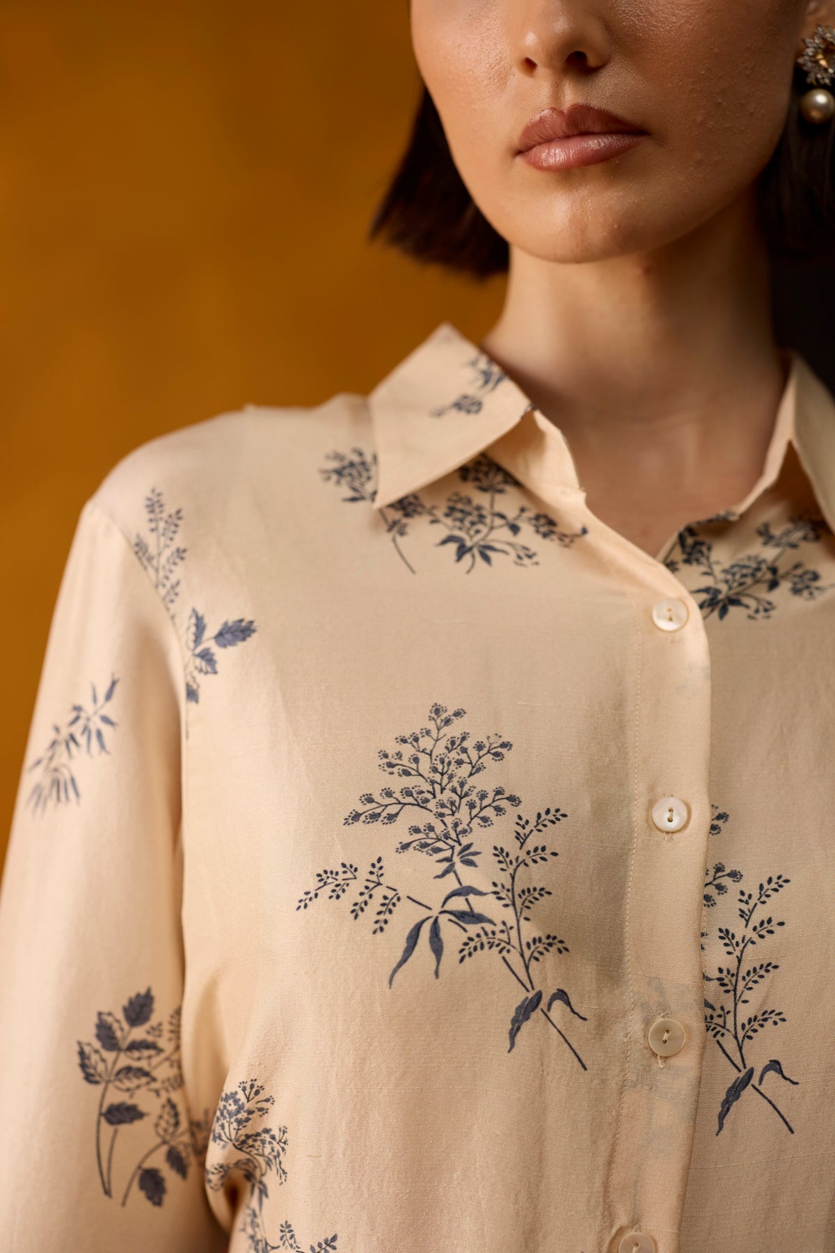 Noa Shirt- Off white and Blue